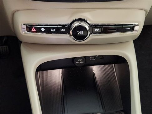 New 2026 Volvo XC40 B5 Plus w/ Protection Package Premier image 19
