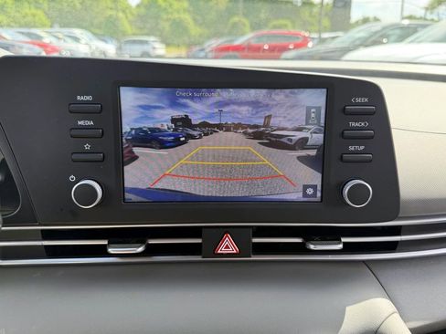 Certified 2023 Hyundai Elantra SE w/ Preferred Accessory Package FWD image 30