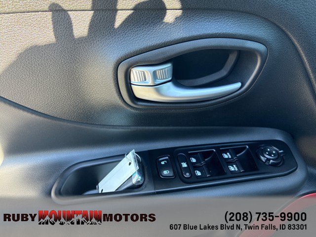 Used 2020 Jeep Renegade Trailhawk AWD/4WD image 12