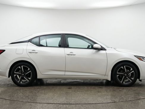 Used 2025 Nissan Sentra SV image 11
