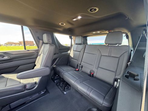 Used 2022 Chevrolet Tahoe RST w/ Luxury Package AWD/4WD image 14
