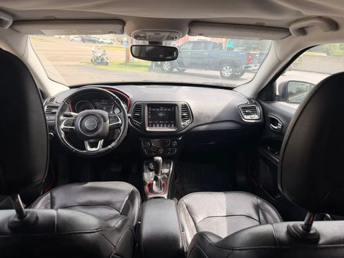 Used 2018 Jeep Compass Trailhawk w/ Leather Interior Group AWD/4WD image 24