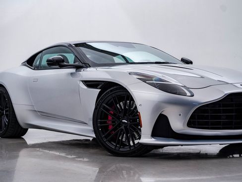 Used 2024 Aston Martin DB12 Coupe image 2