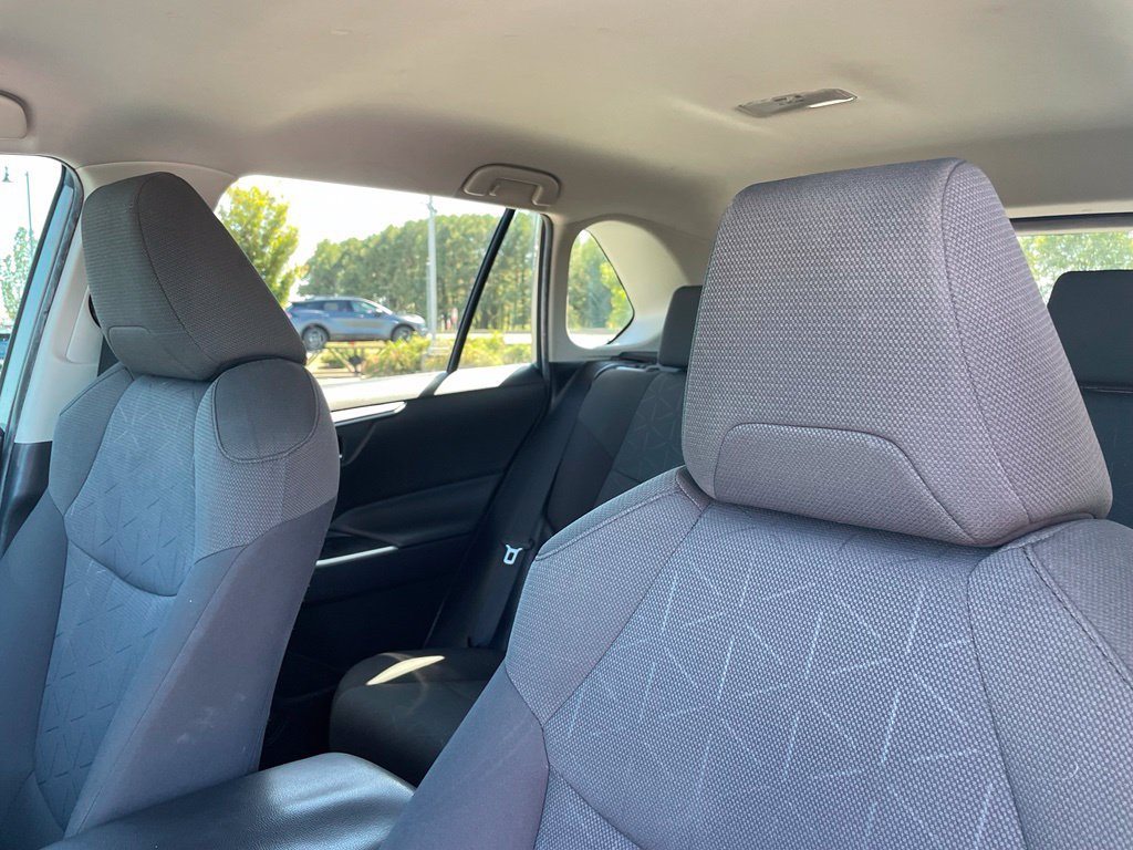 Used 2021 Toyota RAV4 XLE AWD/4WD image 23