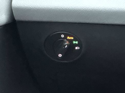 Certified 2022 Volkswagen Taos SE w/ Panoramic Sunroof Package image 29