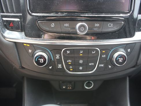 Used 2023 Chevrolet Traverse High Country AWD/4WD image 32