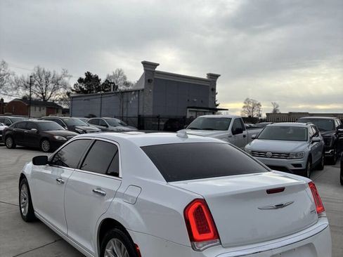 Used 2016 Chrysler 300 C image 6