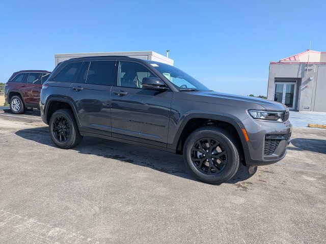 New 2026 Jeep Grand Cherokee Altitude RWD image 2