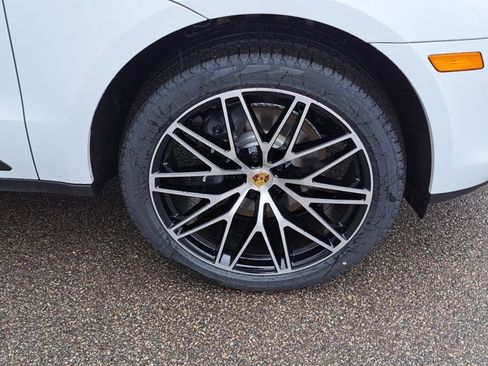 New 2026 Porsche Macan image 11