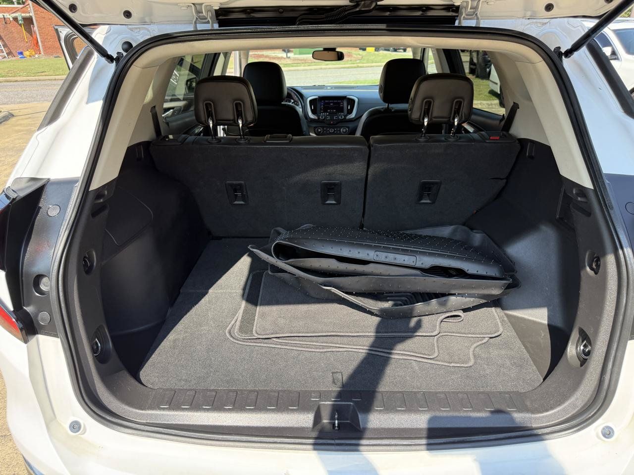 Used 2020 GMC Terrain SLT FWD image 25