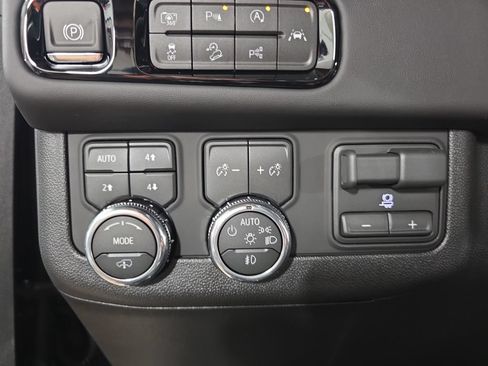 New 2026 GMC Yukon AT4 Ultimate AWD/4WD image 25