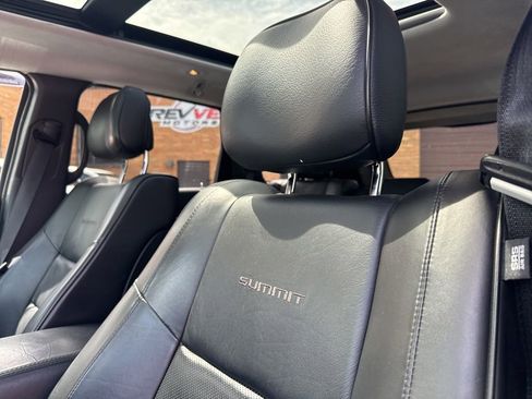 Used 2017 Jeep Grand Cherokee Summit AWD/4WD image 11