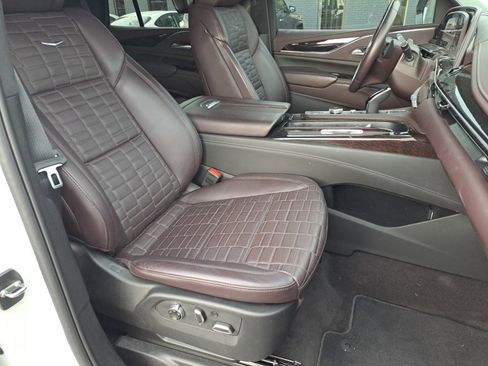 Used 2024 Cadillac Escalade Sport Platinum w/ LPO, ONYX Package AWD/4WD image 15