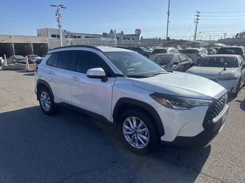 Used 2022 Toyota Corolla Cross LE FWD image 2