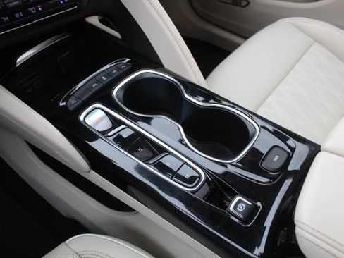 Used 2022 Buick Envision Avenir w/ Technology Package II FWD image 33