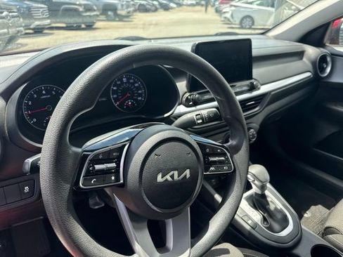 Used 2022 Kia Forte LXS FWD image 10