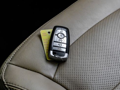 Used 2016 Ford Explorer Limited image 66