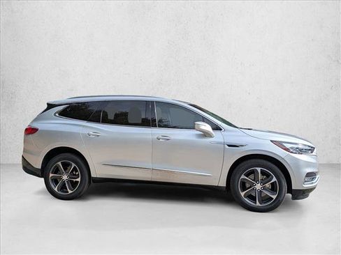 Used 2020 Buick Enclave Essence w/ Sport Touring Edition image 4