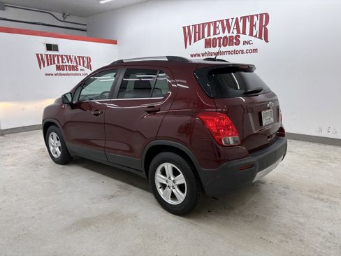 Used 2016 Chevrolet Trax LT w/ LT Sun and Sound Package FWD image 2