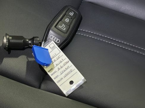 Used 2025 Audi A6 e-tron Premium RWD image 24