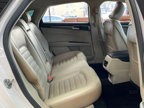 Used 2017 Ford Fusion SE w/ Fusion SE Technology Package image 19