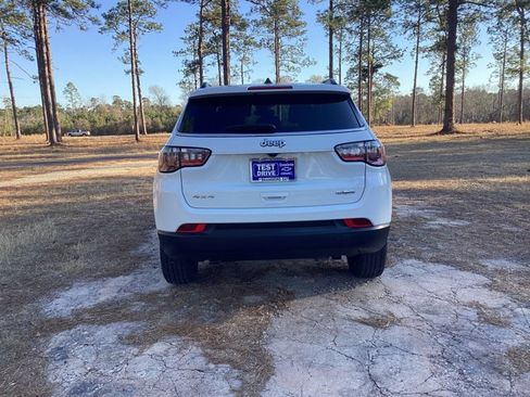 Used 2024 Jeep Compass Latitude image 4