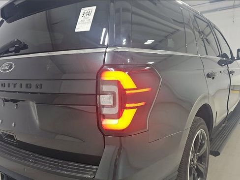 Used 2022 Ford Expedition Limited AWD/4WD image 3