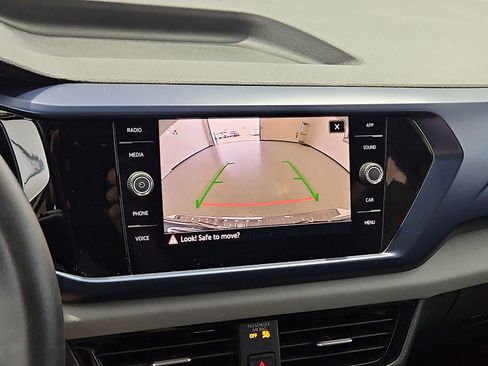 Used 2022 Volkswagen Taos SE FWD image 18