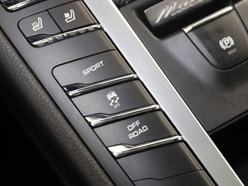 Used 2021 Porsche Macan image 31