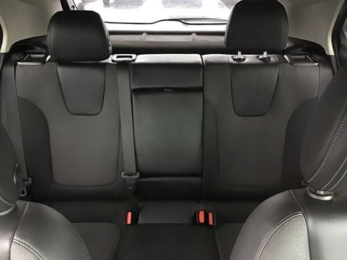 Used 2023 Buick Encore GX Select w/ Safety Package II image 16