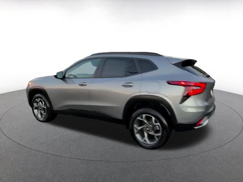 Used 2025 Chevrolet Trax LT image 10