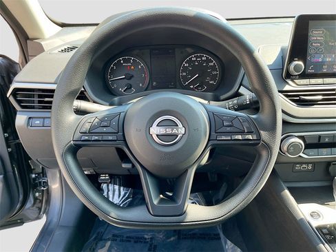 Used 2025 Nissan Altima 2.5 S image 12