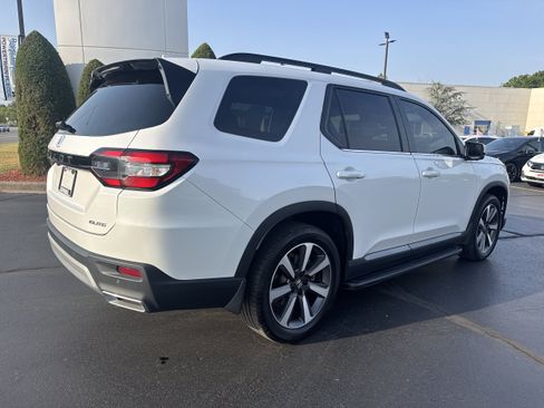 Used 2024 Honda Pilot Elite image 4