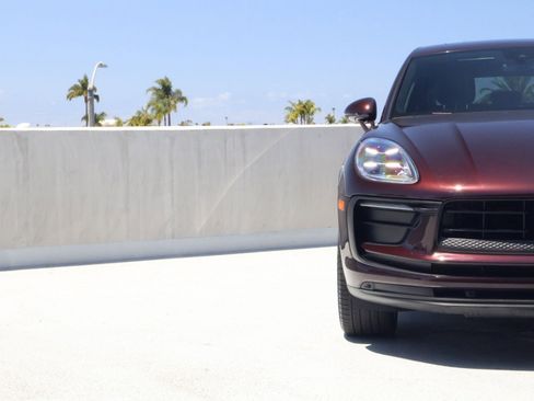 Certified 2023 Porsche Macan AWD/4WD image 12