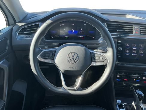 Used 2023 Volkswagen Tiguan SE w/ Panoramic Sunroof Package image 12
