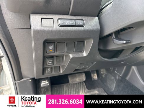Used 2025 Nissan Frontier SV RWD image 11