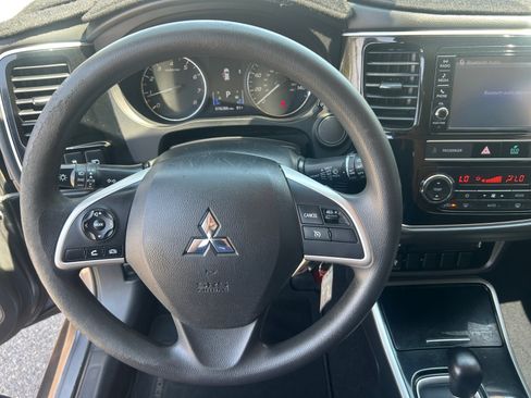Used 2019 Mitsubishi Outlander ES FWD image 18