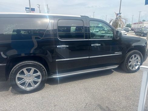 Used 2013 GMC Yukon XL Denali RWD image 4