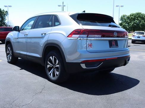 Used 2024 Volkswagen Atlas Cross Sport SE image 5