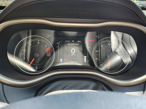 Used 2016 Jeep Cherokee Latitude w/ Cold Weather Group AWD/4WD image 12