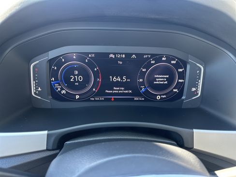 Used 2022 Volkswagen Atlas Cross Sport SE image 16