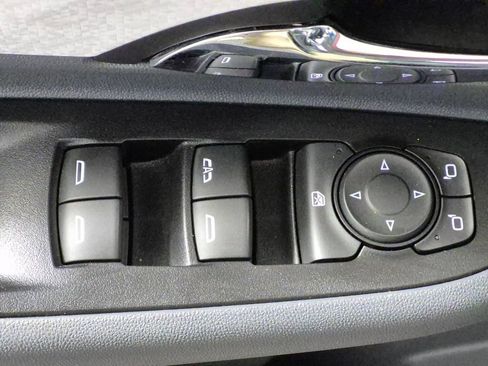 Used 2018 Chevrolet Bolt Premier w/ Driver Confidence II Package FWD image 16