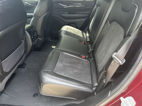Used 2023 Jeep Grand Cherokee Altitude RWD image 20