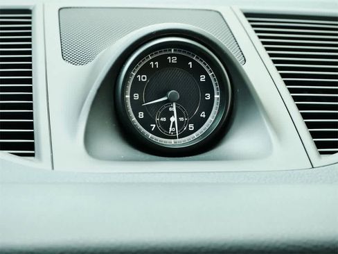 Used 2025 Porsche Macan image 24