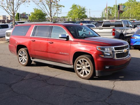 Used 2017 Chevrolet Suburban LT image 14