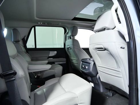 Certified 2025 Ford Expedition Active image 13