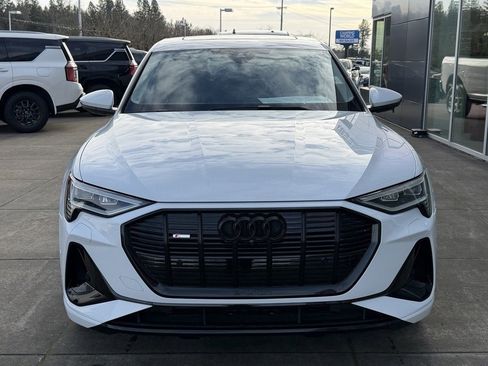 Used 2022 Audi e-tron Premium w/ Convenience Plus Package image 3