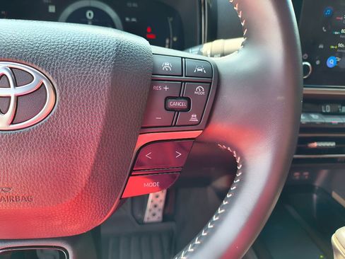 Used 2025 Toyota Camry SE image 20