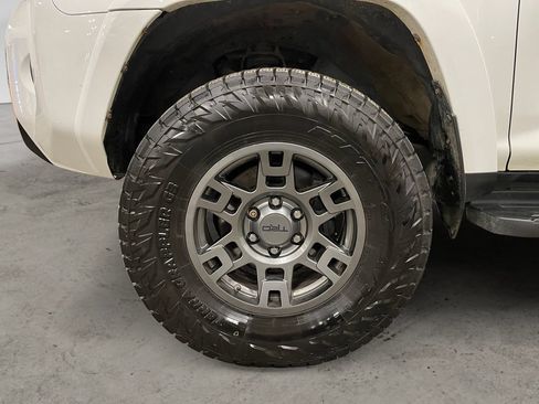 Used 2020 Toyota 4Runner Venture w/ Moonroof Package AWD/4WD image 14