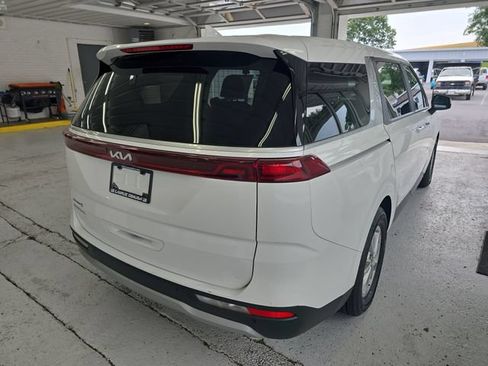 Certified 2024 Kia Carnival LX FWD image 5